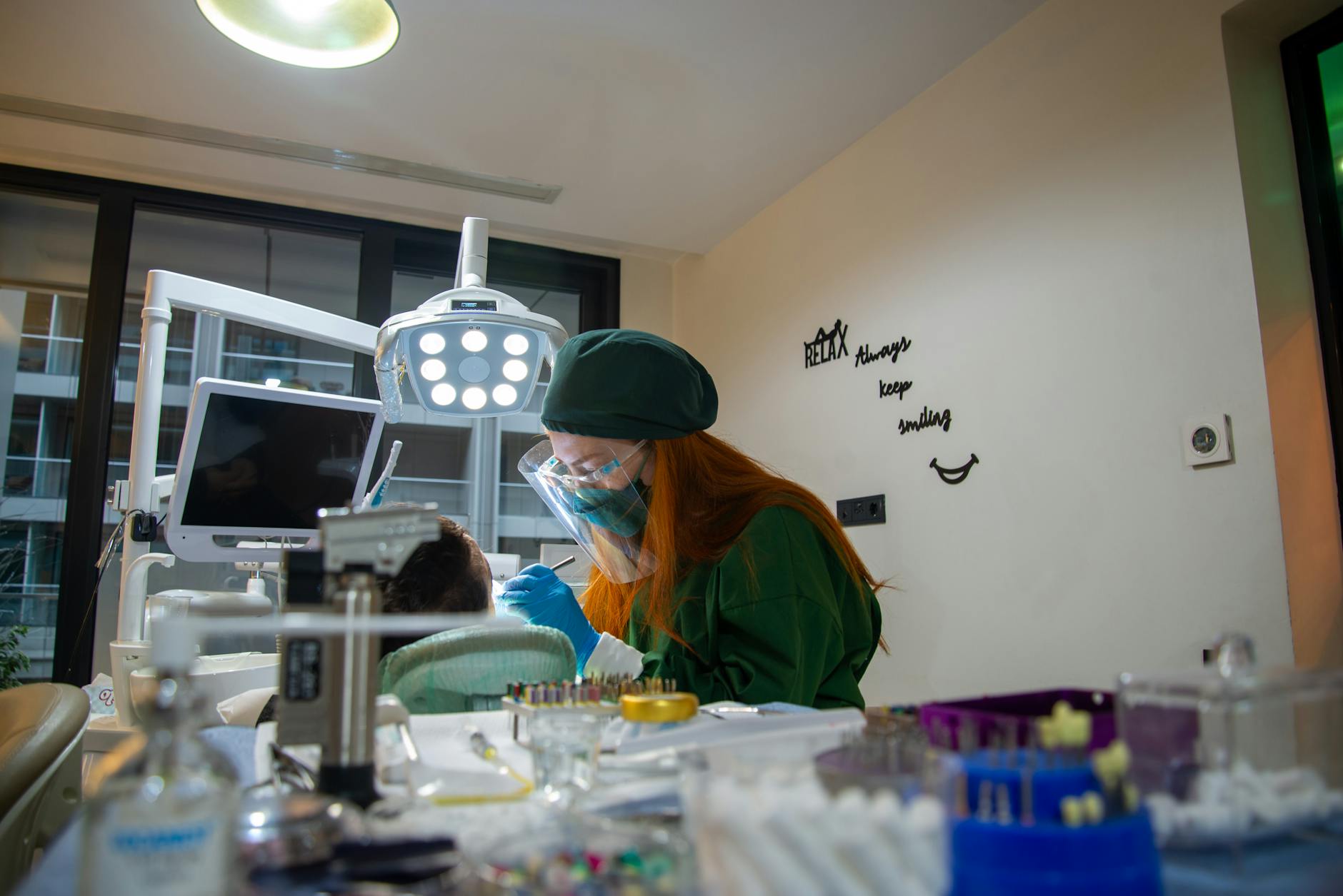 Carillas dentales en Barcelona — Clínica Dr. Cardona